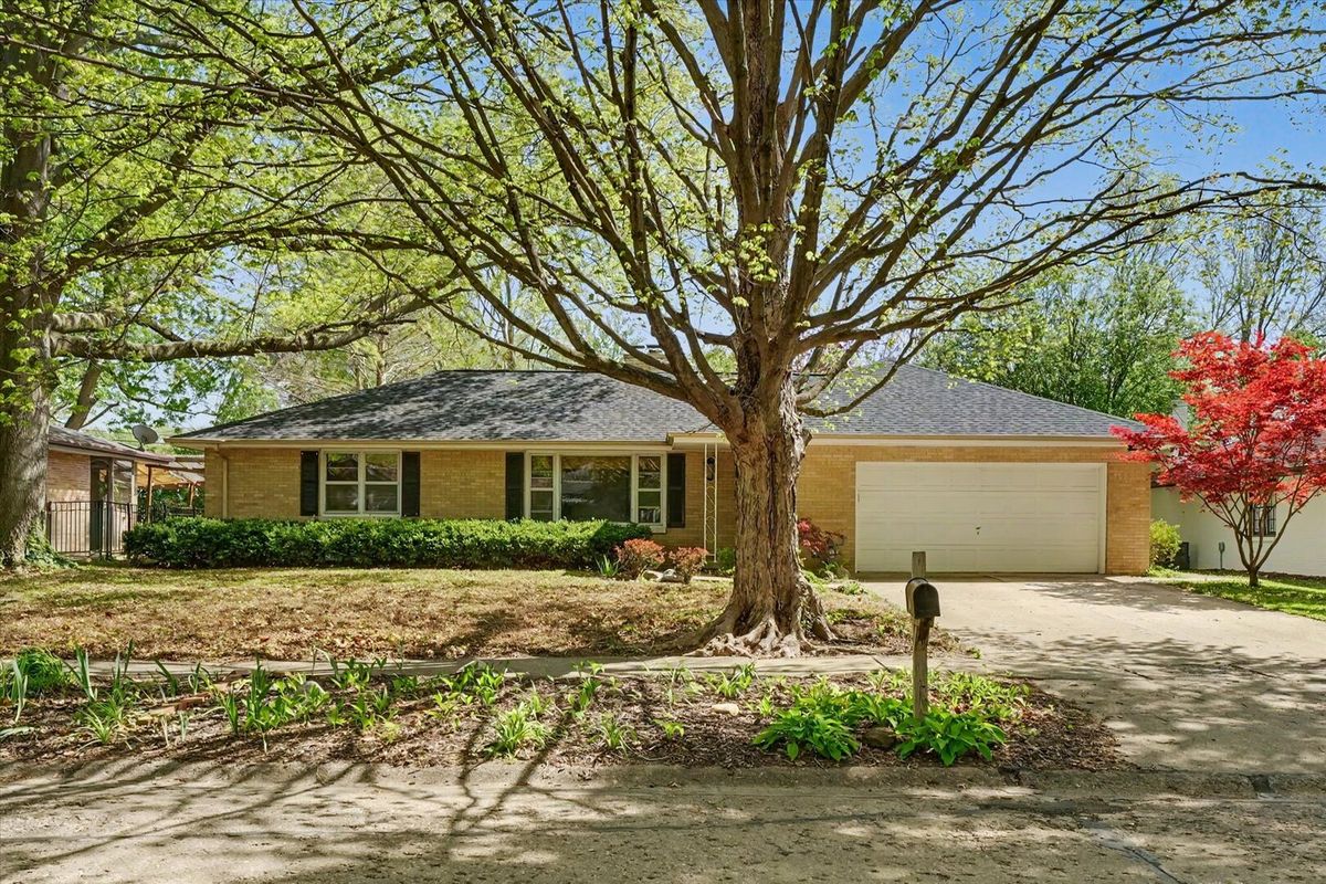 1105 Foothill Drive, Champaign, IL 61821