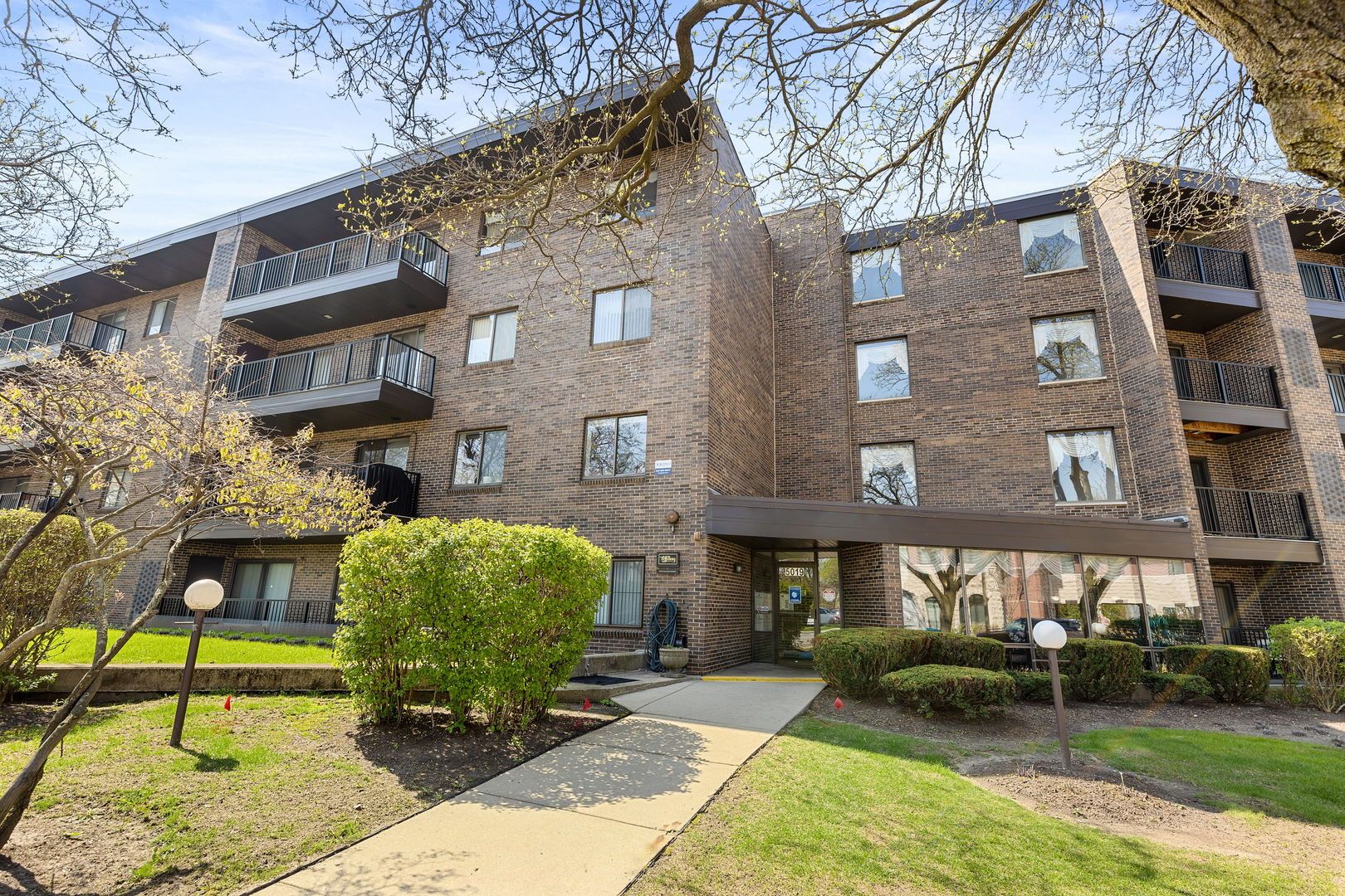 5019 Mulford Street #205 — Skokie, IL 60077