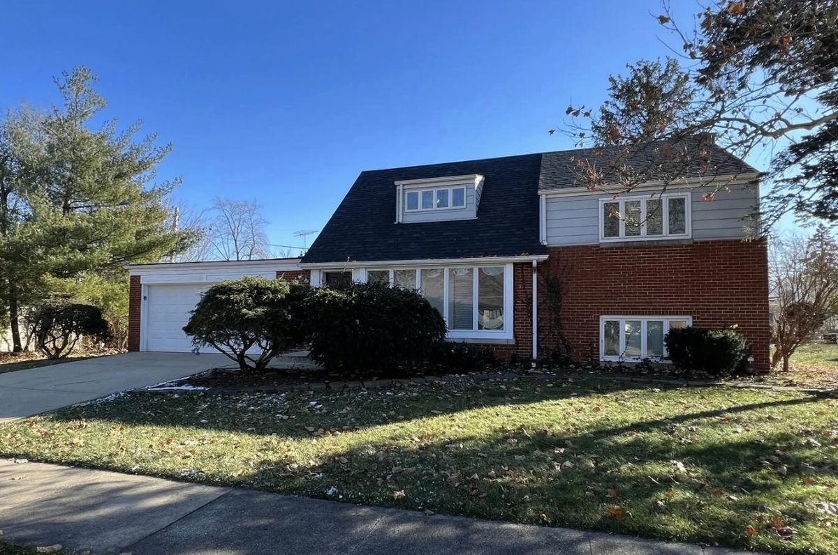 18453 Clyde Road, Homewood, IL 60430