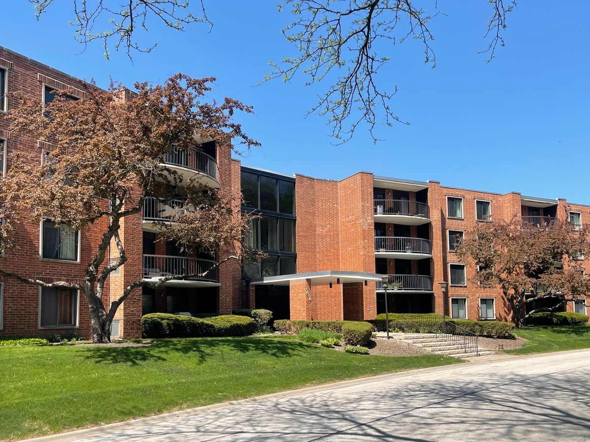 1615 Central Road, Arlington Heights, IL 60005