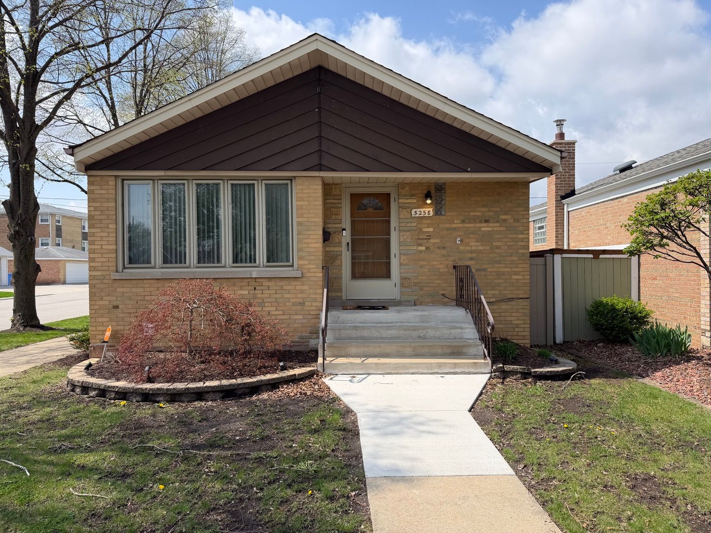 5258 S Mulligan Avenue — Chicago, IL 60638