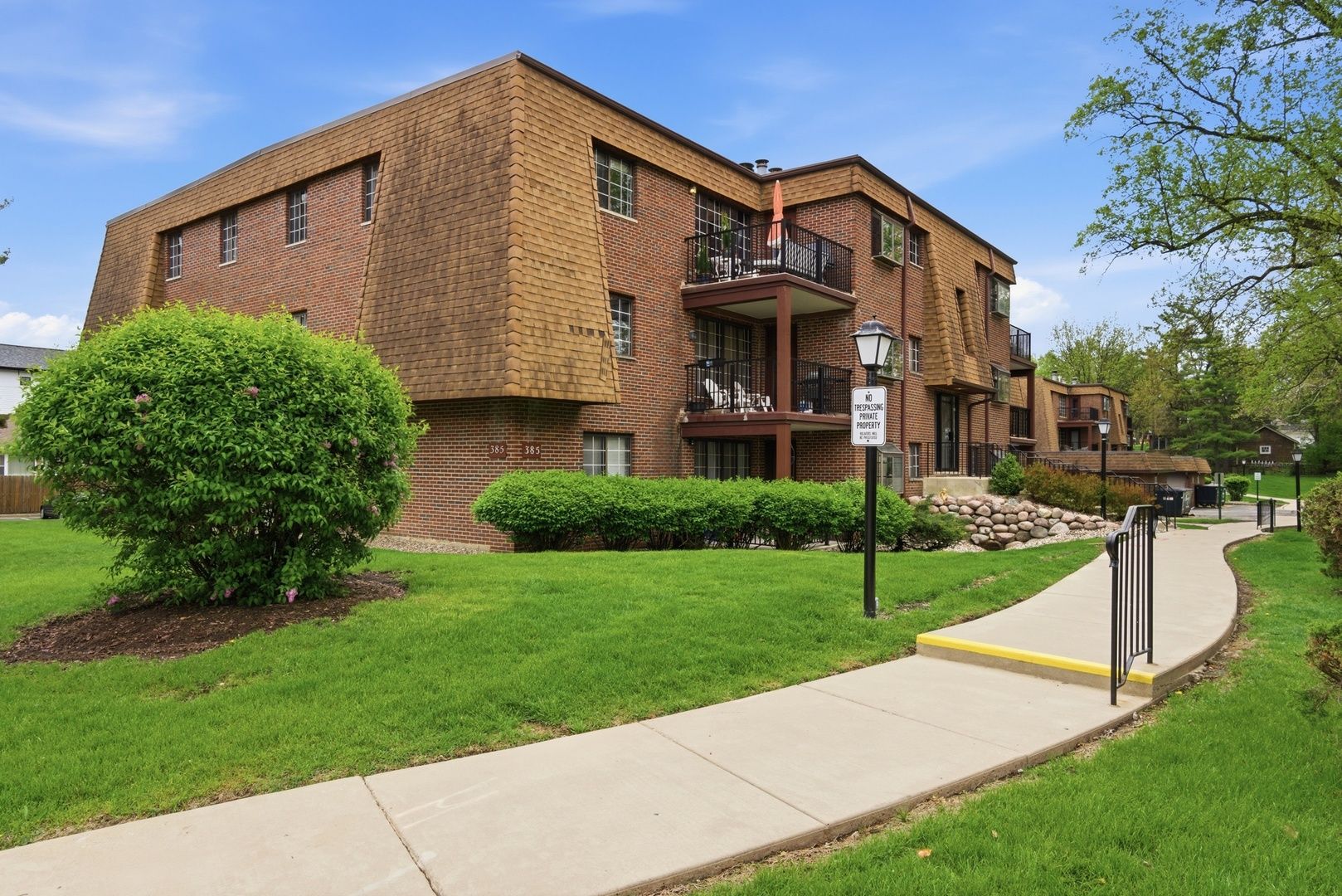 385 Duane Street #304 — Glen Ellyn, IL 60137