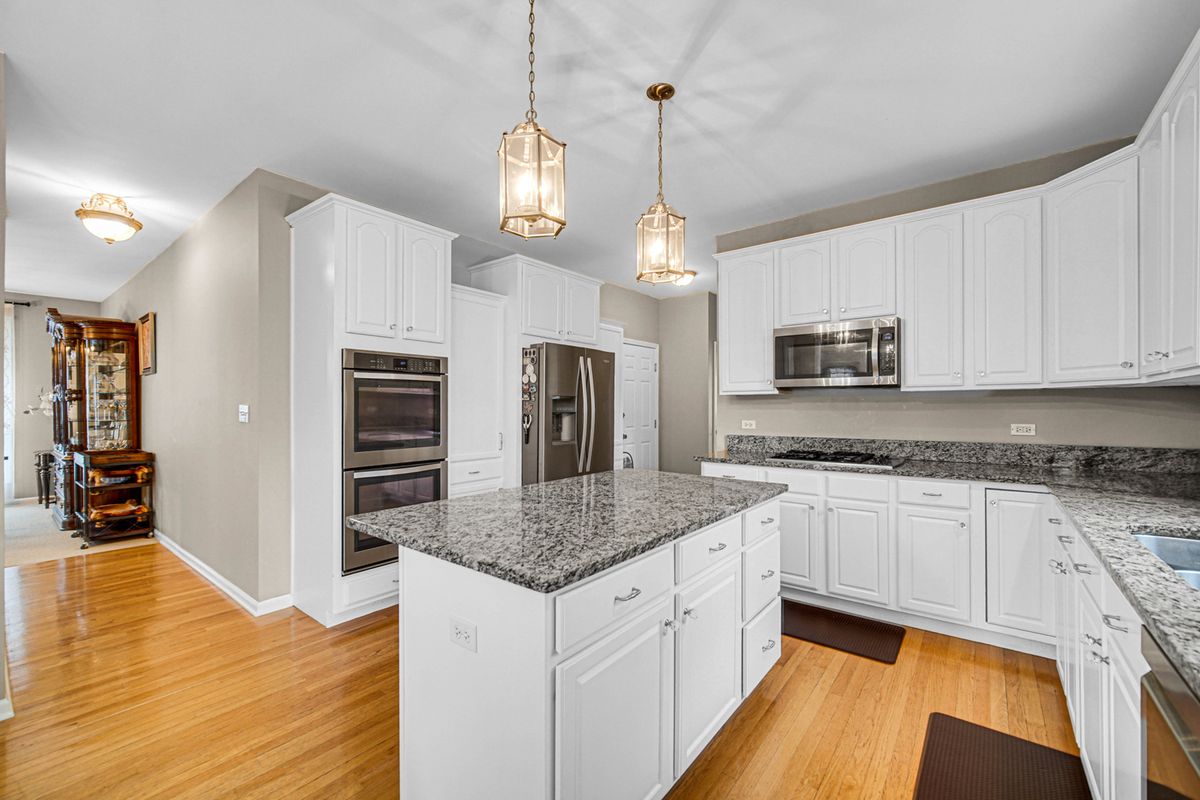 8709 Shade Tree Circle, Lakewood, IL 60014