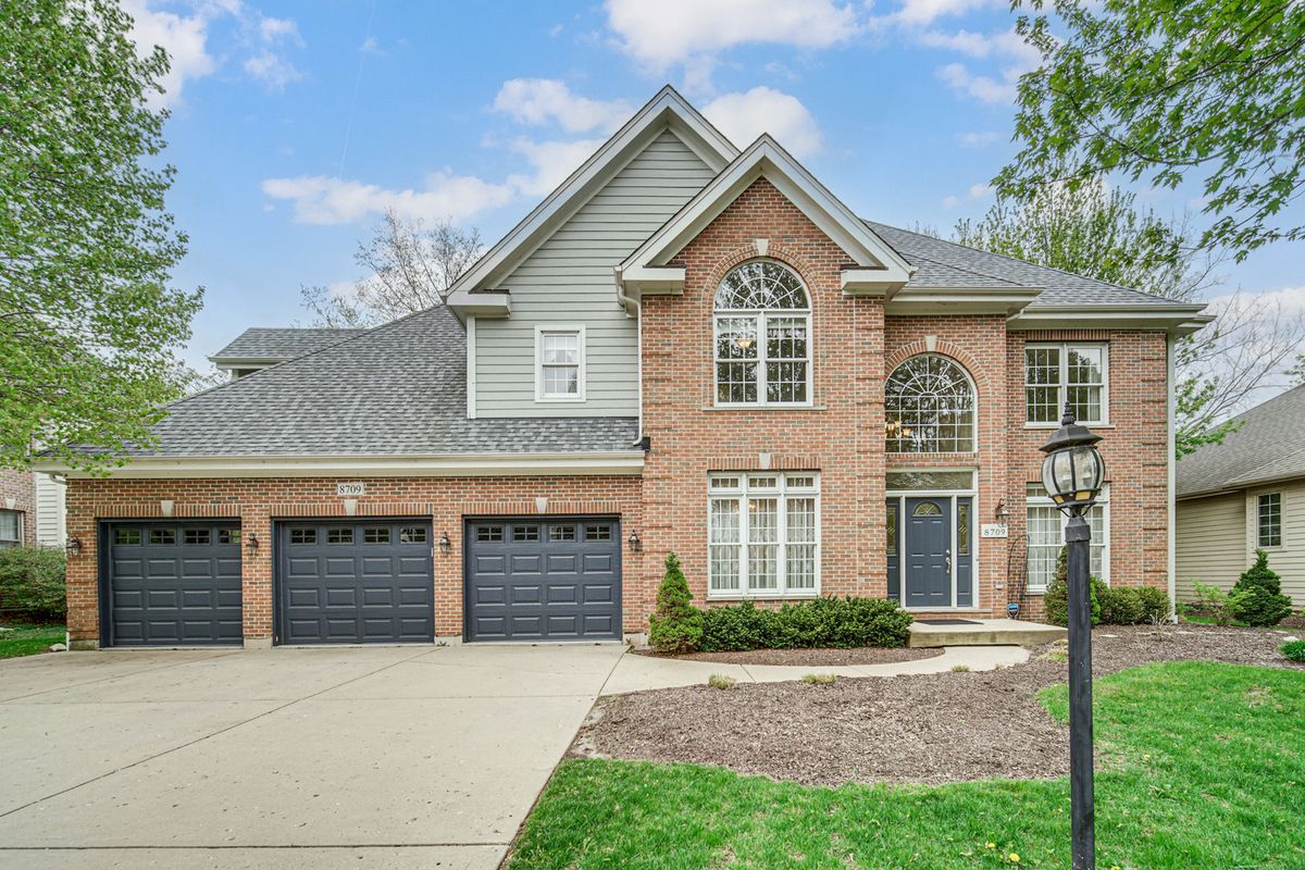 8709 Shade Tree Circle, Lakewood, IL 60014