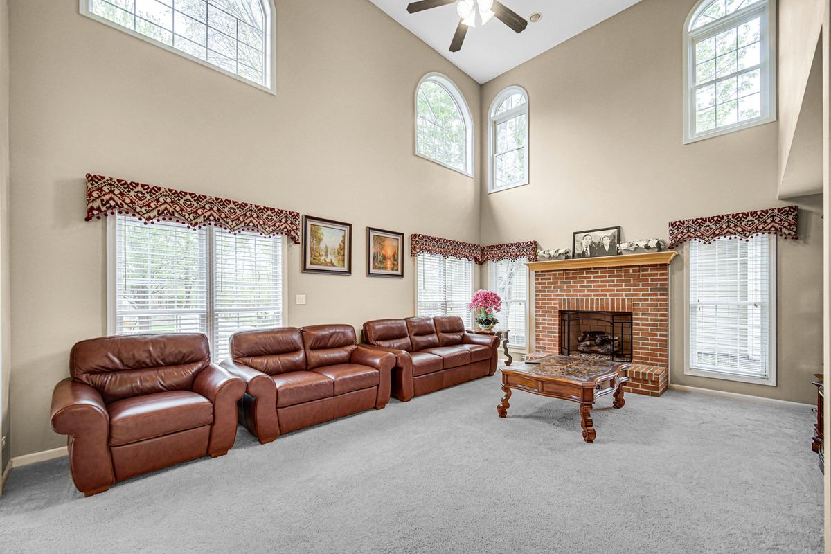 8709 Shade Tree Circle, Lakewood, IL 60014