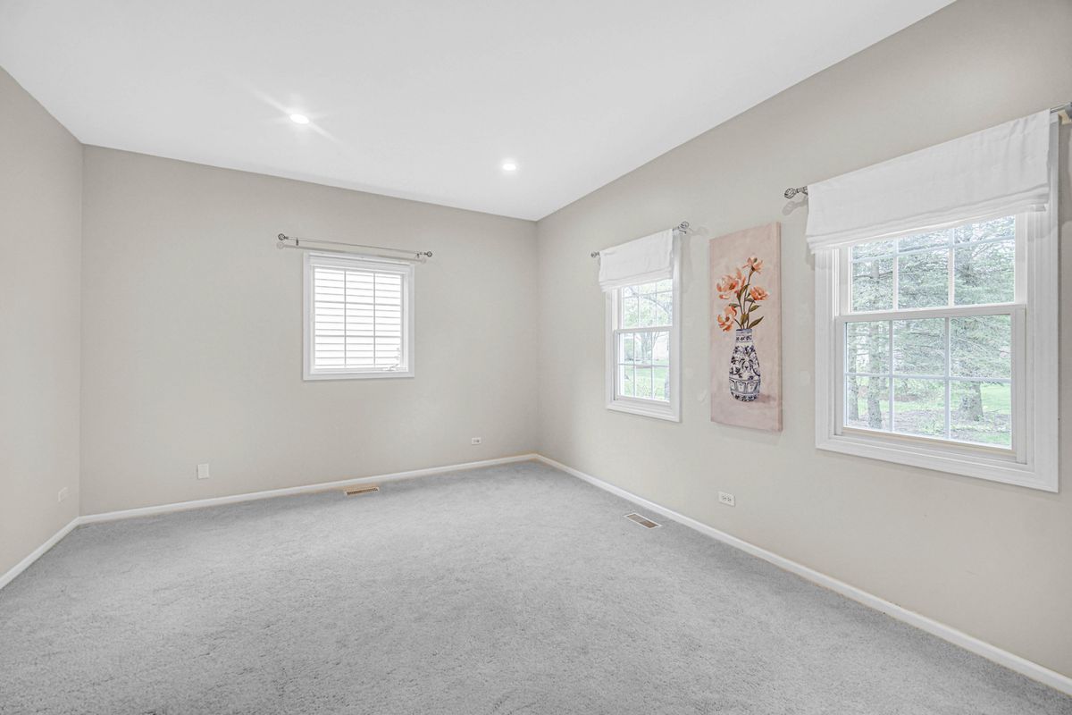 8709 Shade Tree Circle, Lakewood, IL 60014