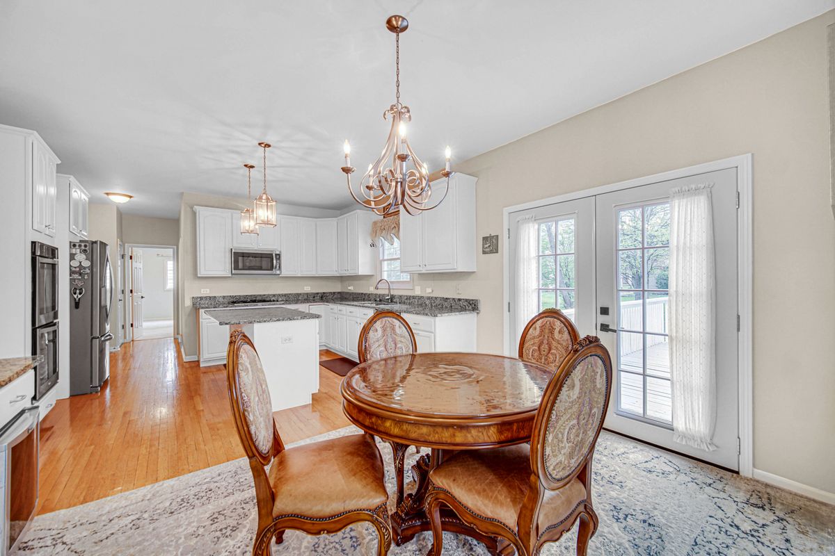 8709 Shade Tree Circle, Lakewood, IL 60014