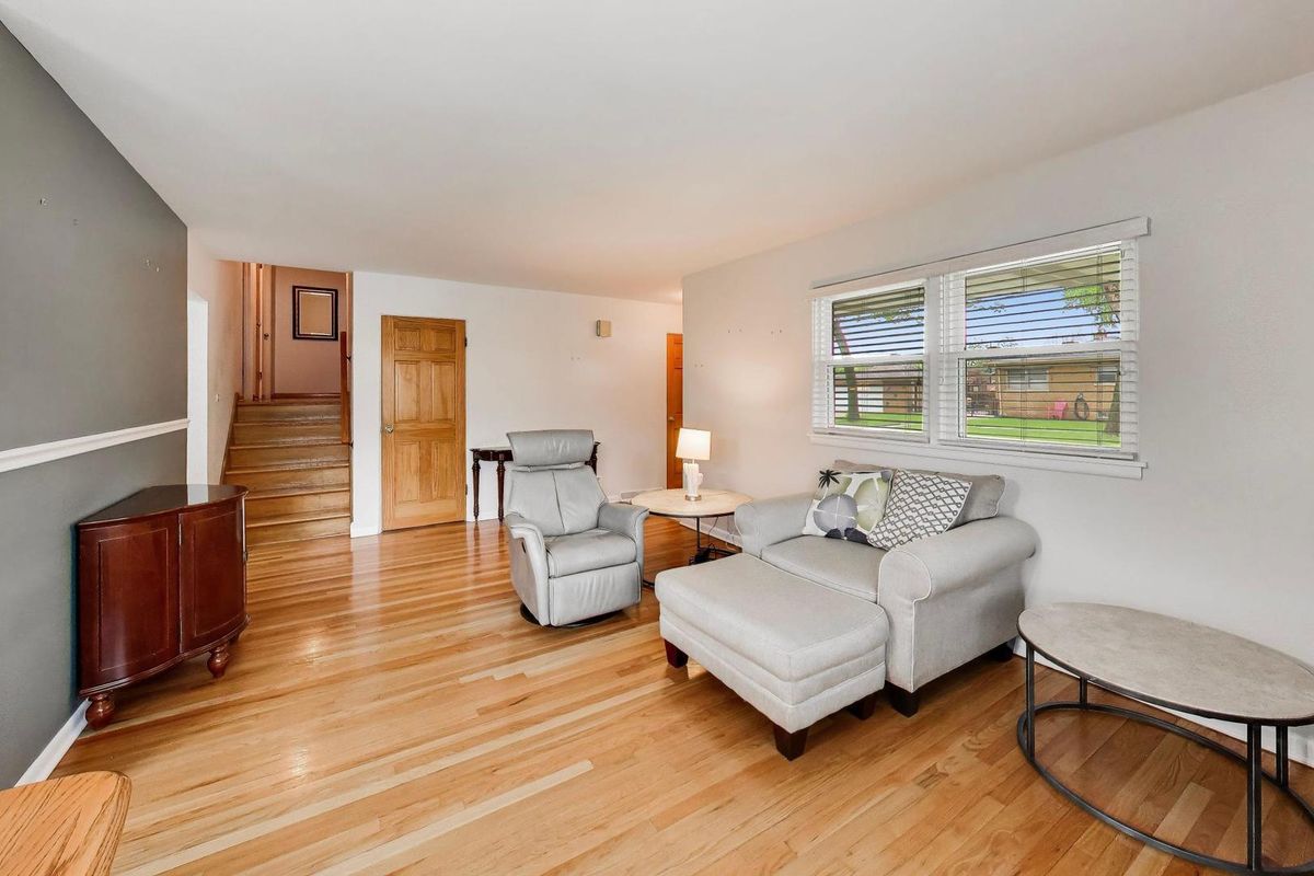 346 Kemman Avenue, La Grange Park, IL 60526