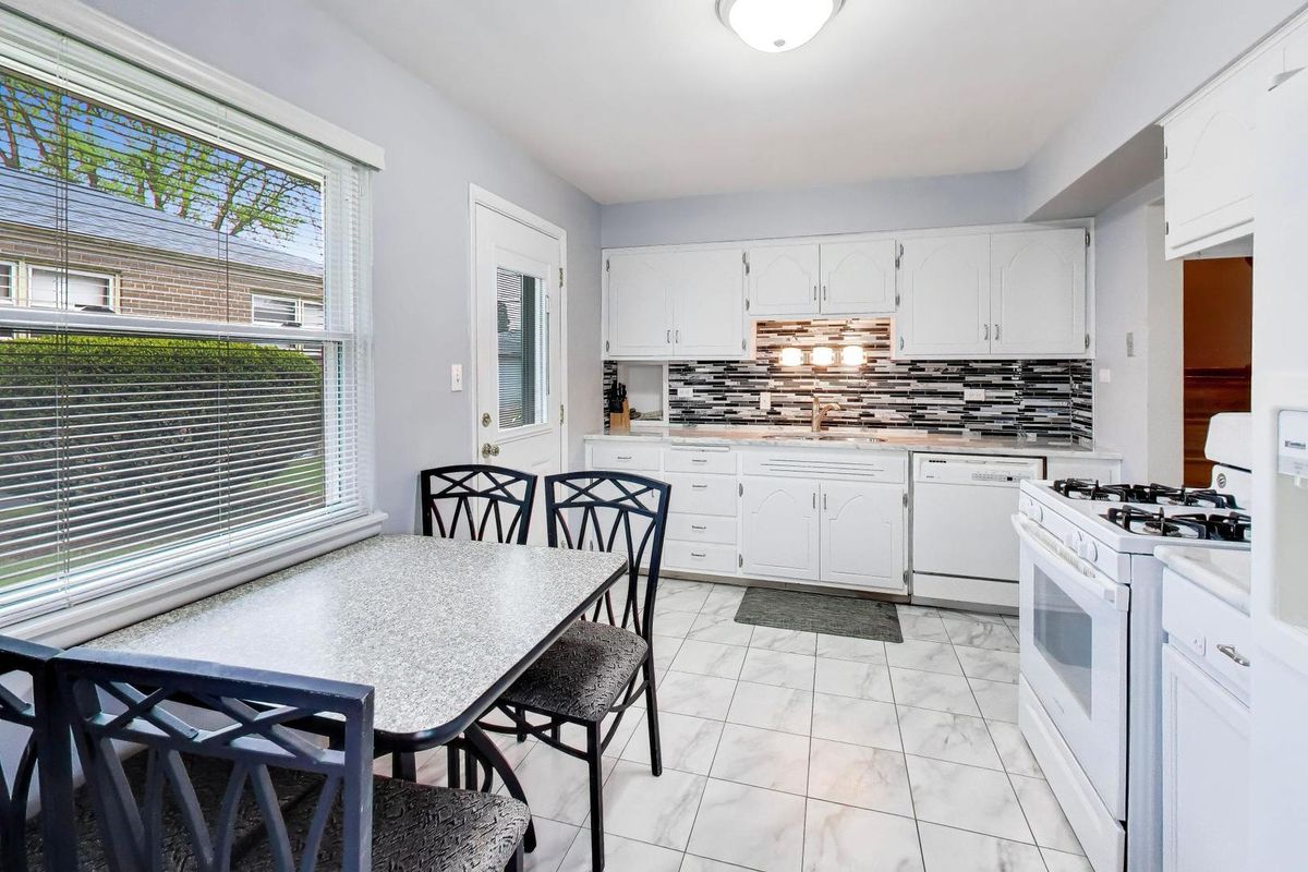 346 Kemman Avenue, La Grange Park, IL 60526