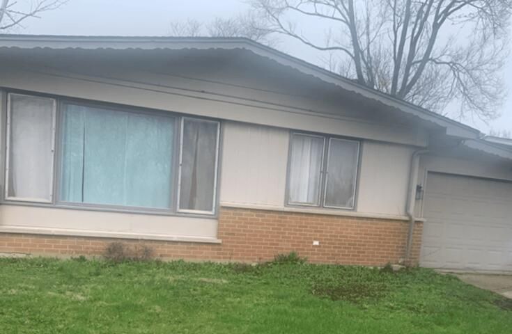 224 Pleasant Drive, Glenwood, IL 60425