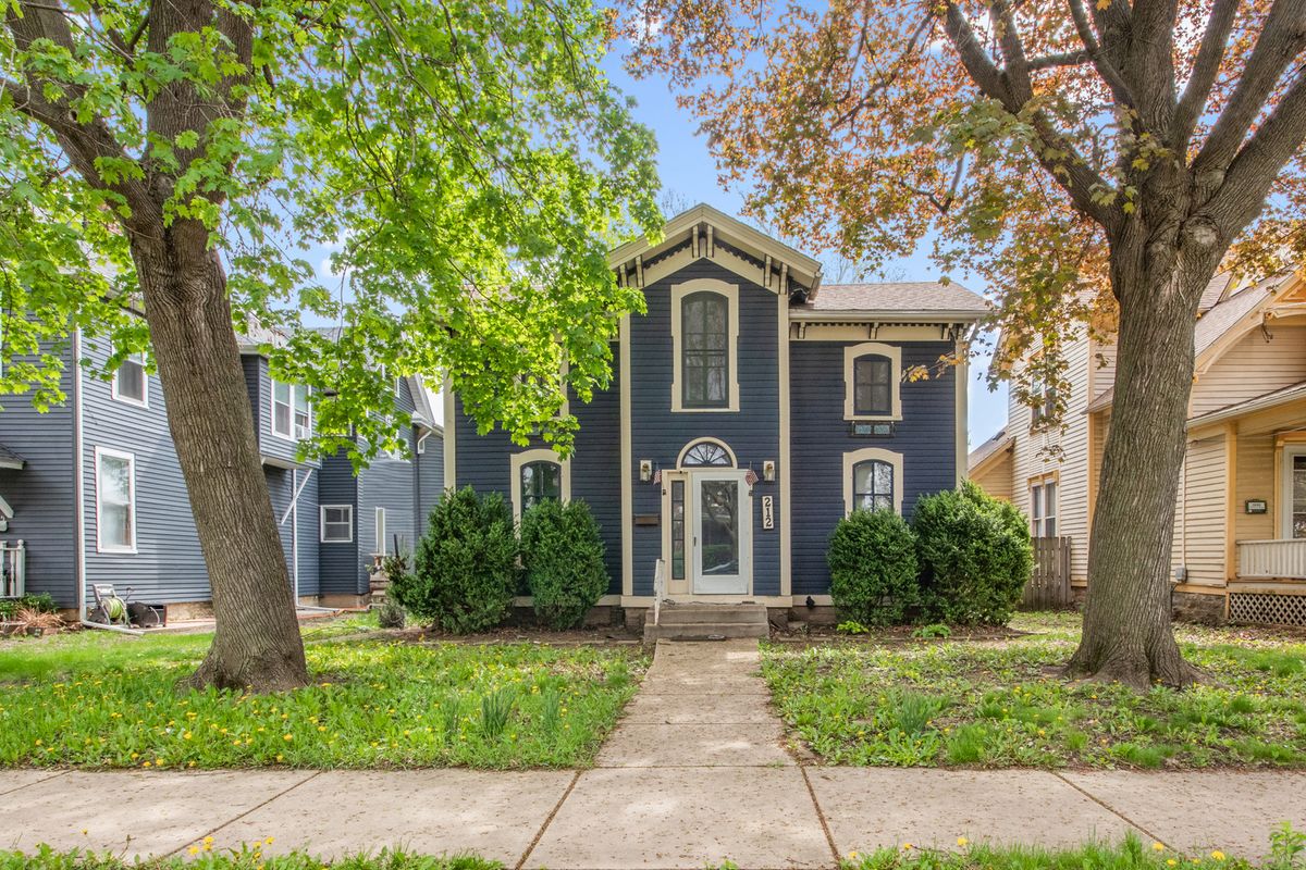 212 4th Street, Aurora, IL 60505