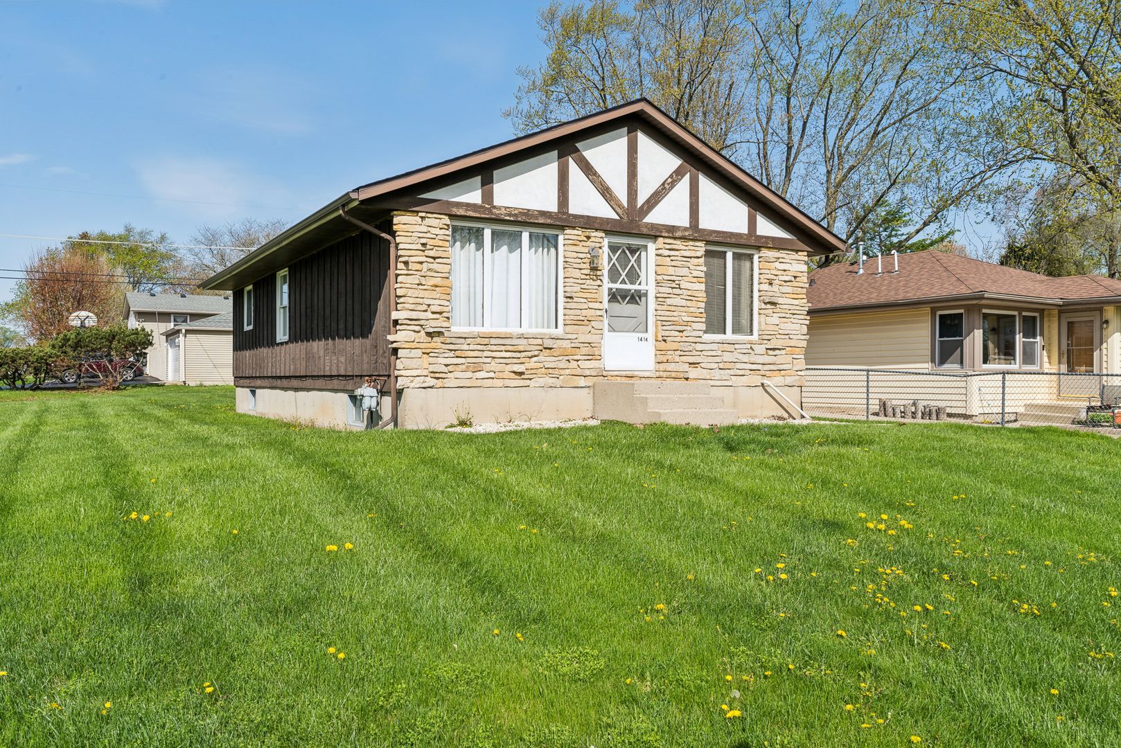 1414 North Avenue — Round Lake Beach, IL 60073