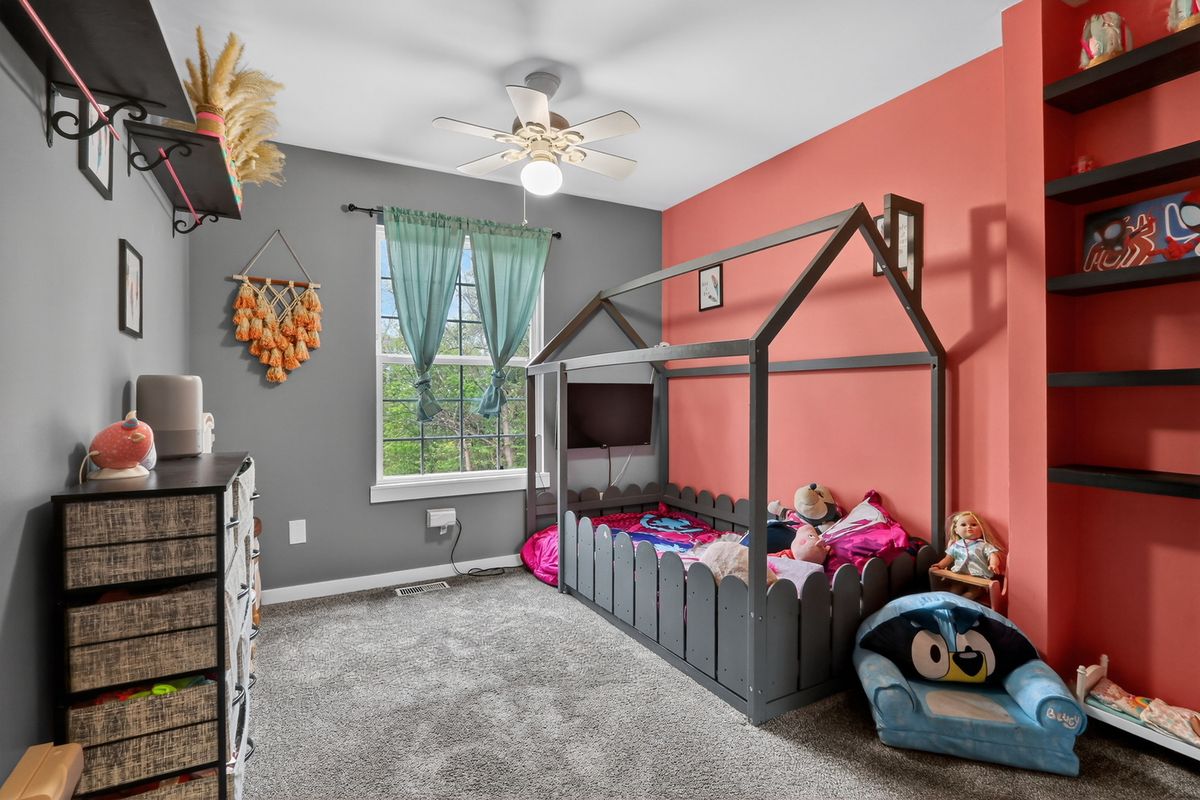 34782 N Oakside Avenue, Ingleside, IL 60041