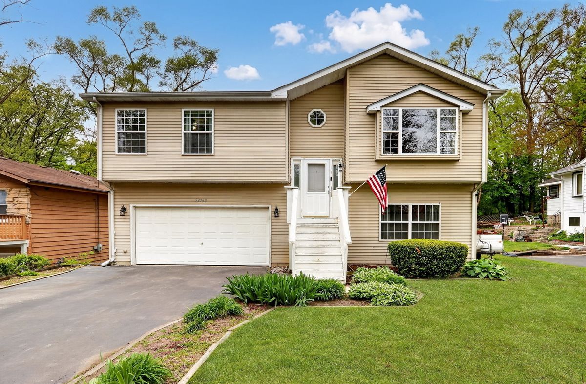 34782 N Oakside Avenue, Ingleside, IL 60041
