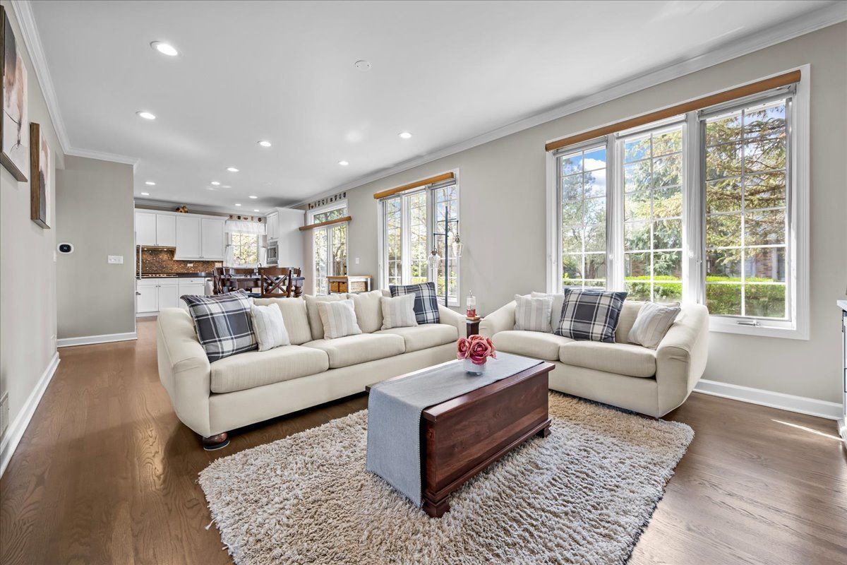 1924 Wyndham Circle, Glenview, IL 60025