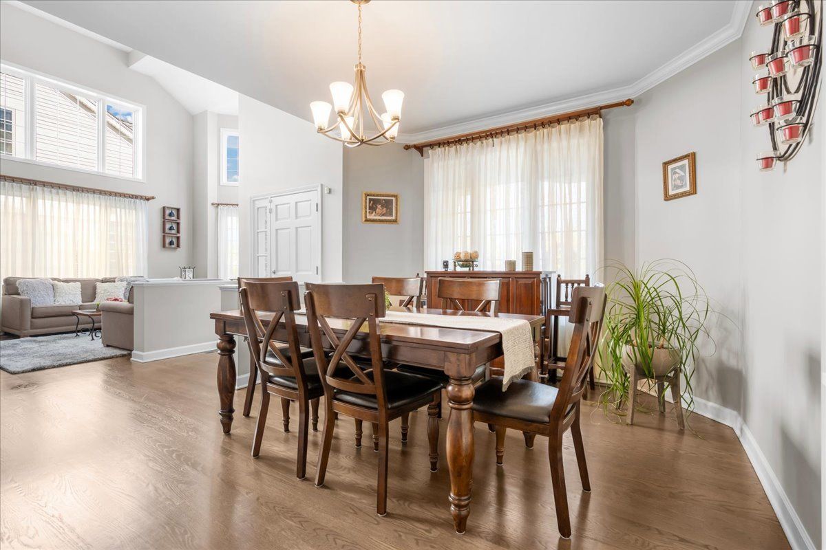 1924 Wyndham Circle, Glenview, IL 60025