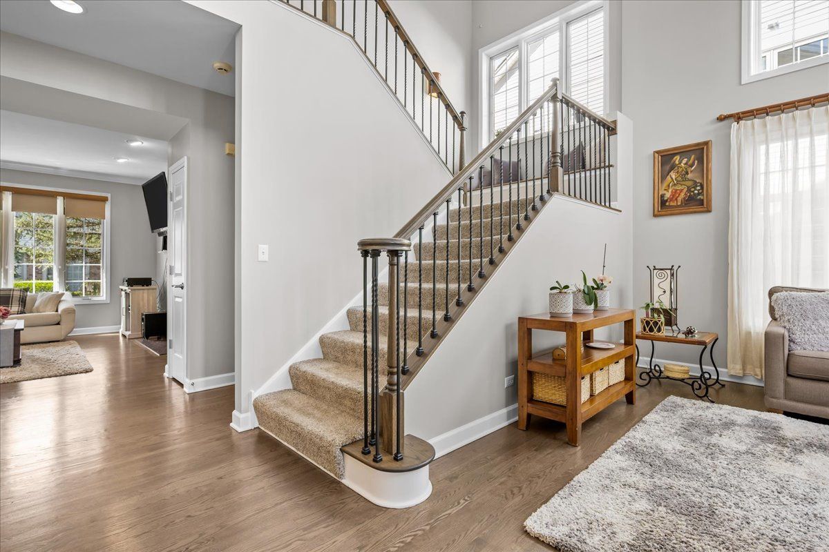 1924 Wyndham Circle, Glenview, IL 60025