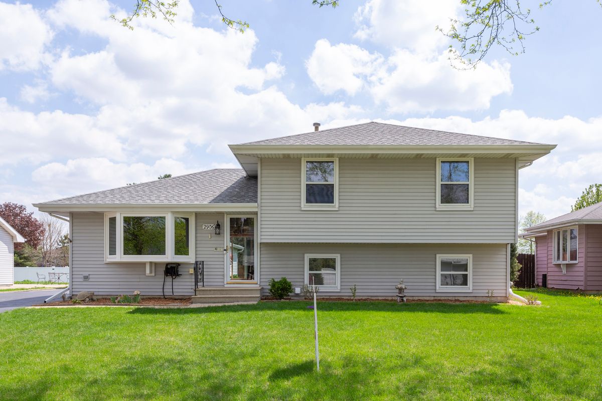 2906 Warren Dorris Drive, Joliet, IL 60435