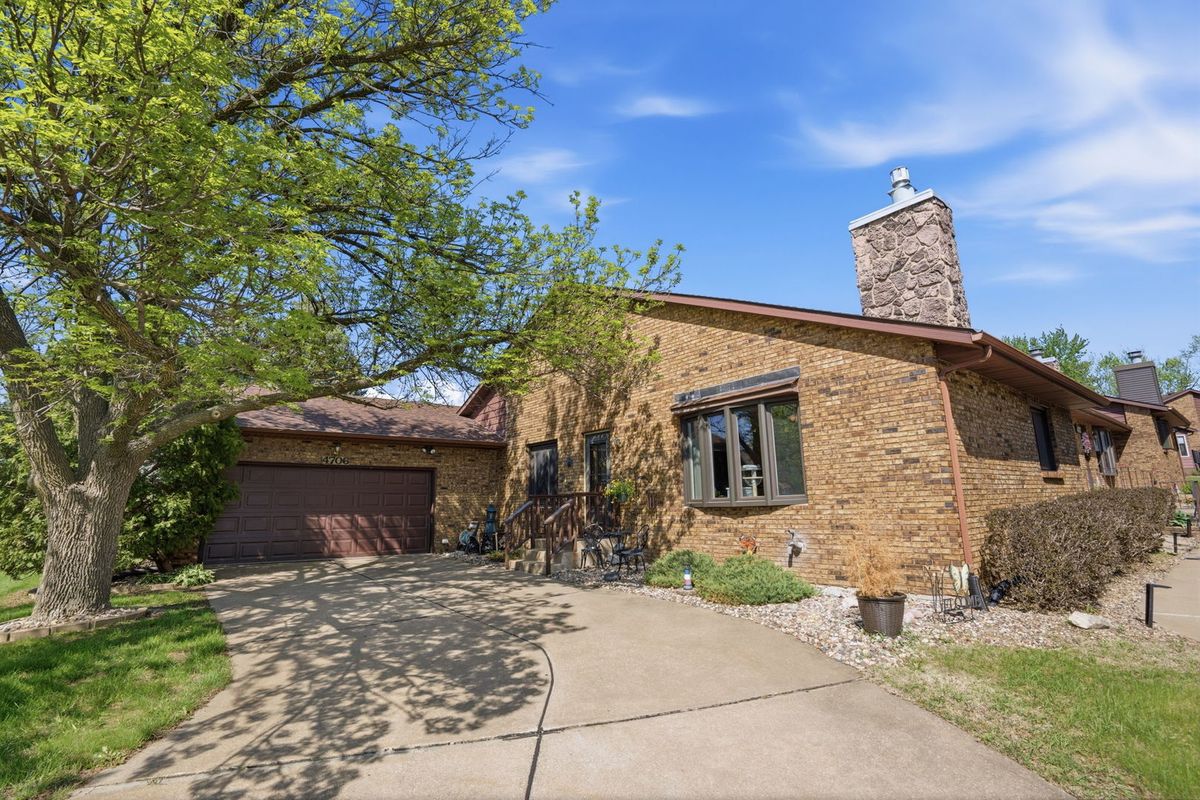 4706 Kynnelworth Drive, Bettendorf, IA 52722