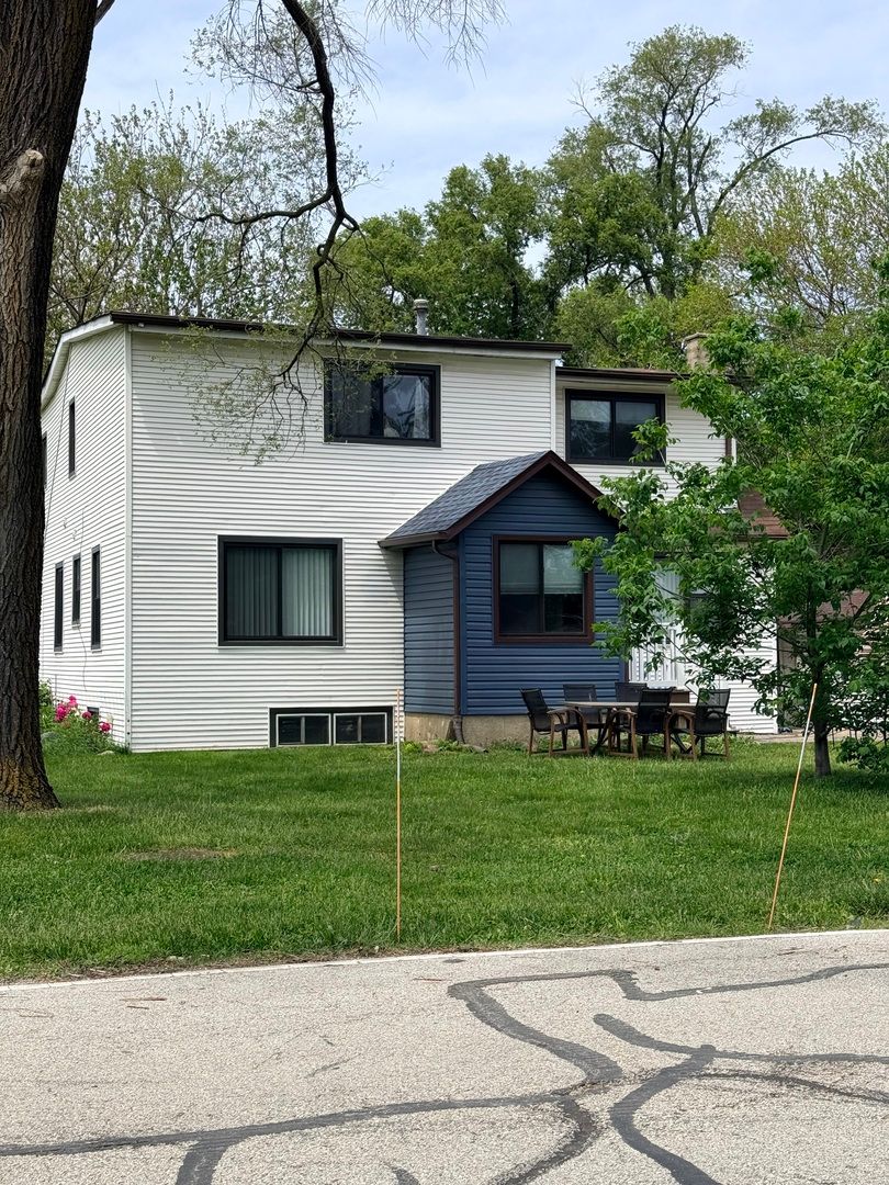 1596 Oxford Lane — Des Plaines, IL 60016