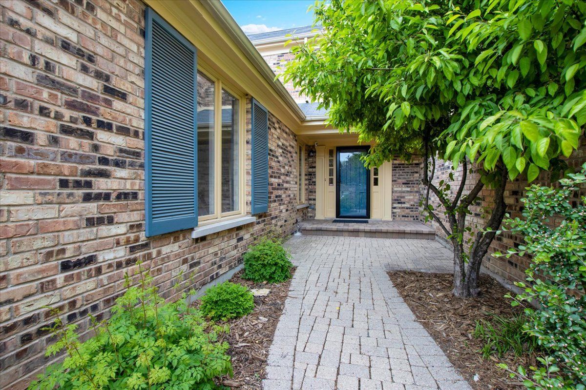 7 The Court Of Island Point, Northbrook, IL 60062
