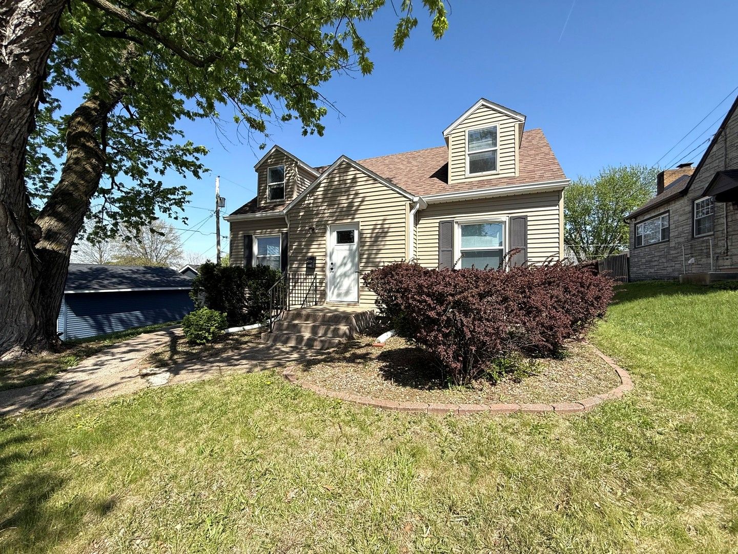 2325 N Marquette Street — Davenport, IA 52804