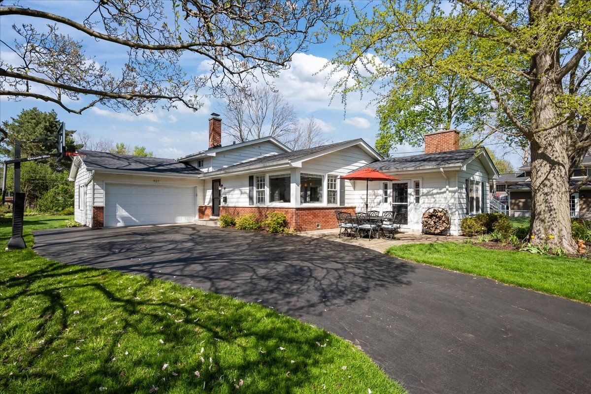 927 Holly Court — Deerfield, IL 60015