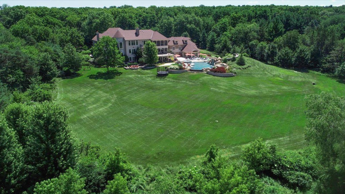 419 N Valley Hill Road, Bull Valley, IL 60098