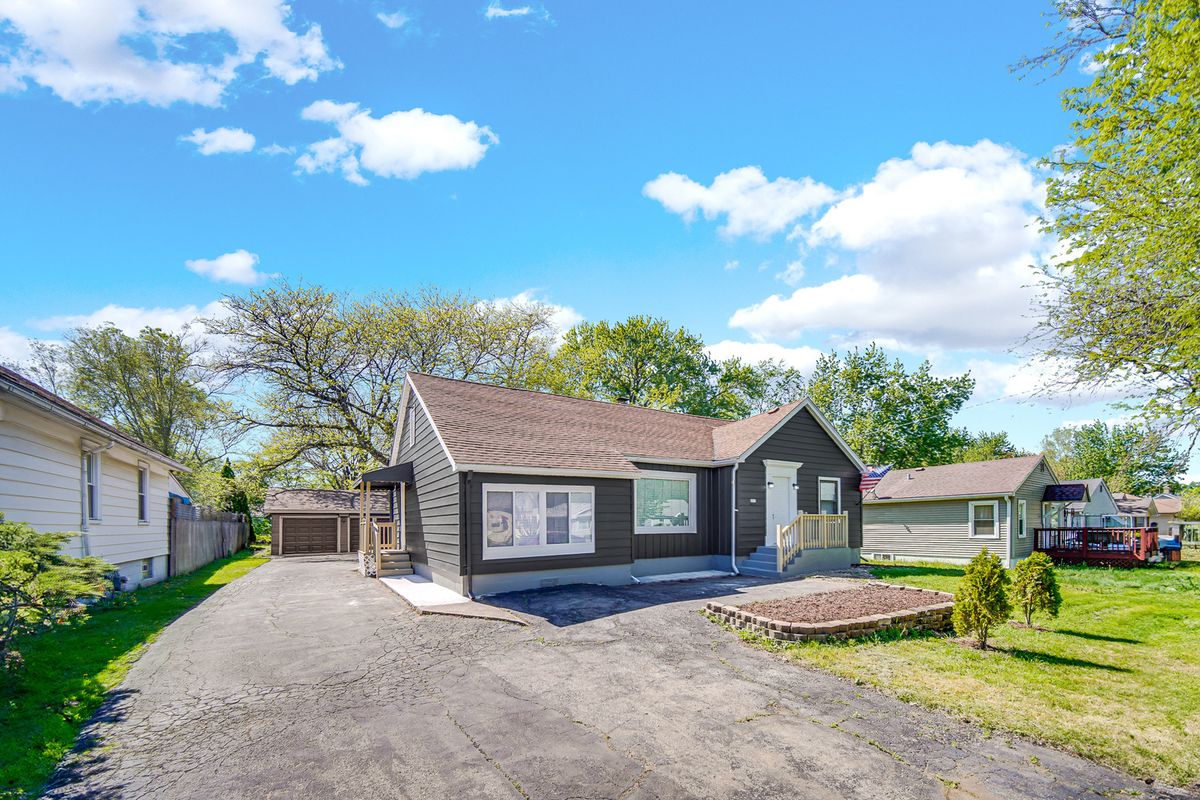 211 Independence Avenue, Joliet, IL 60433