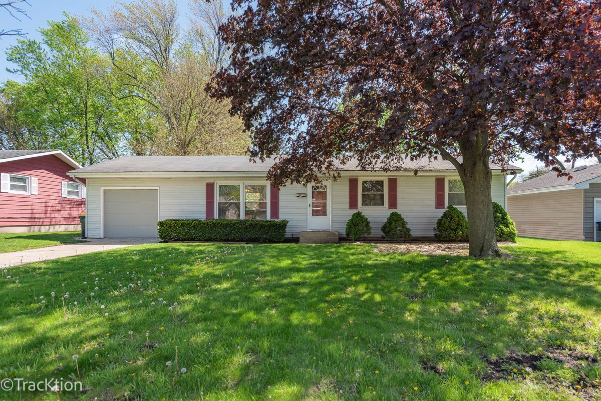 146 Mohawk Drive, Carol Stream, IL 60188