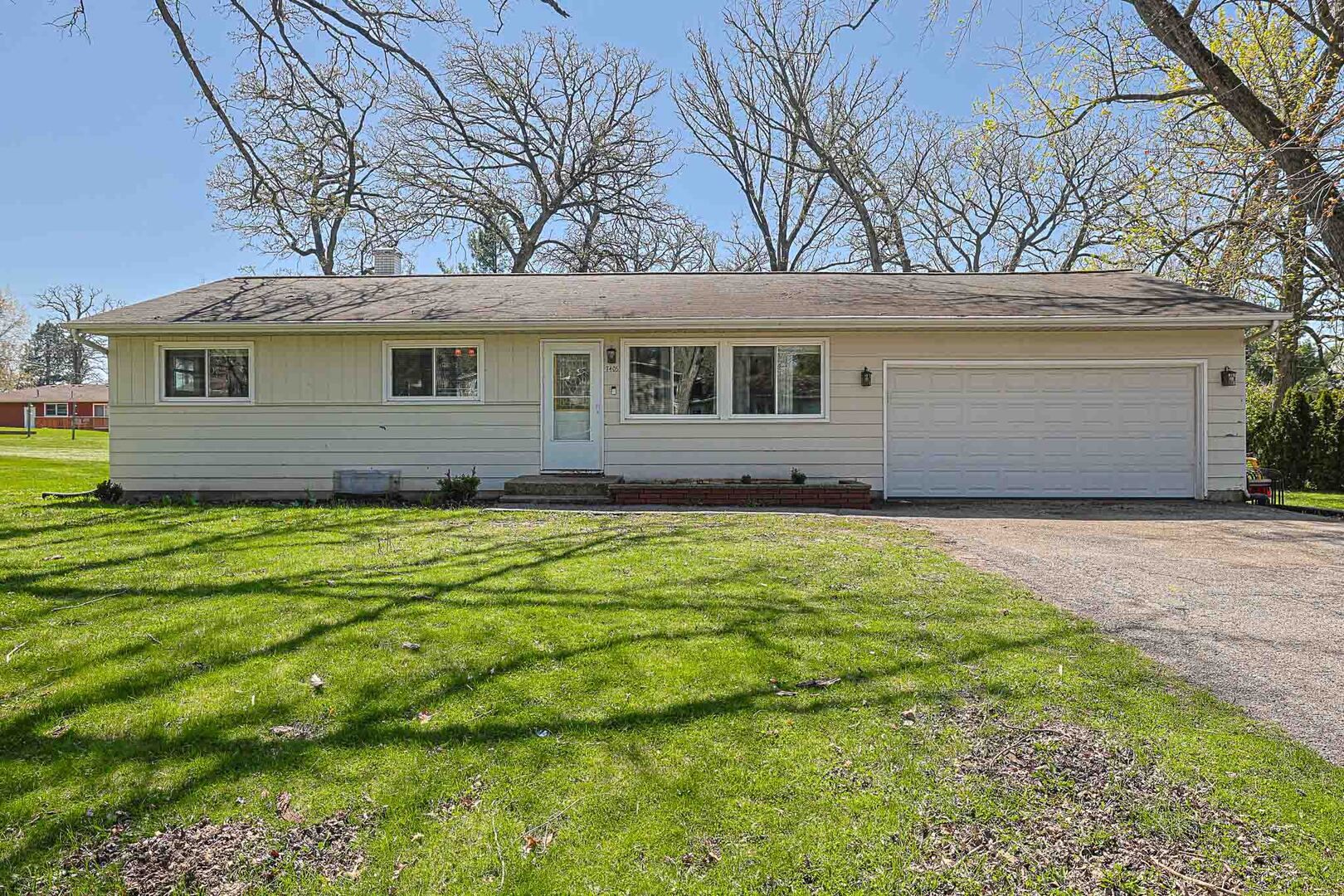 7405 Wooded Shore Drive — Wonder Lake, IL 60097