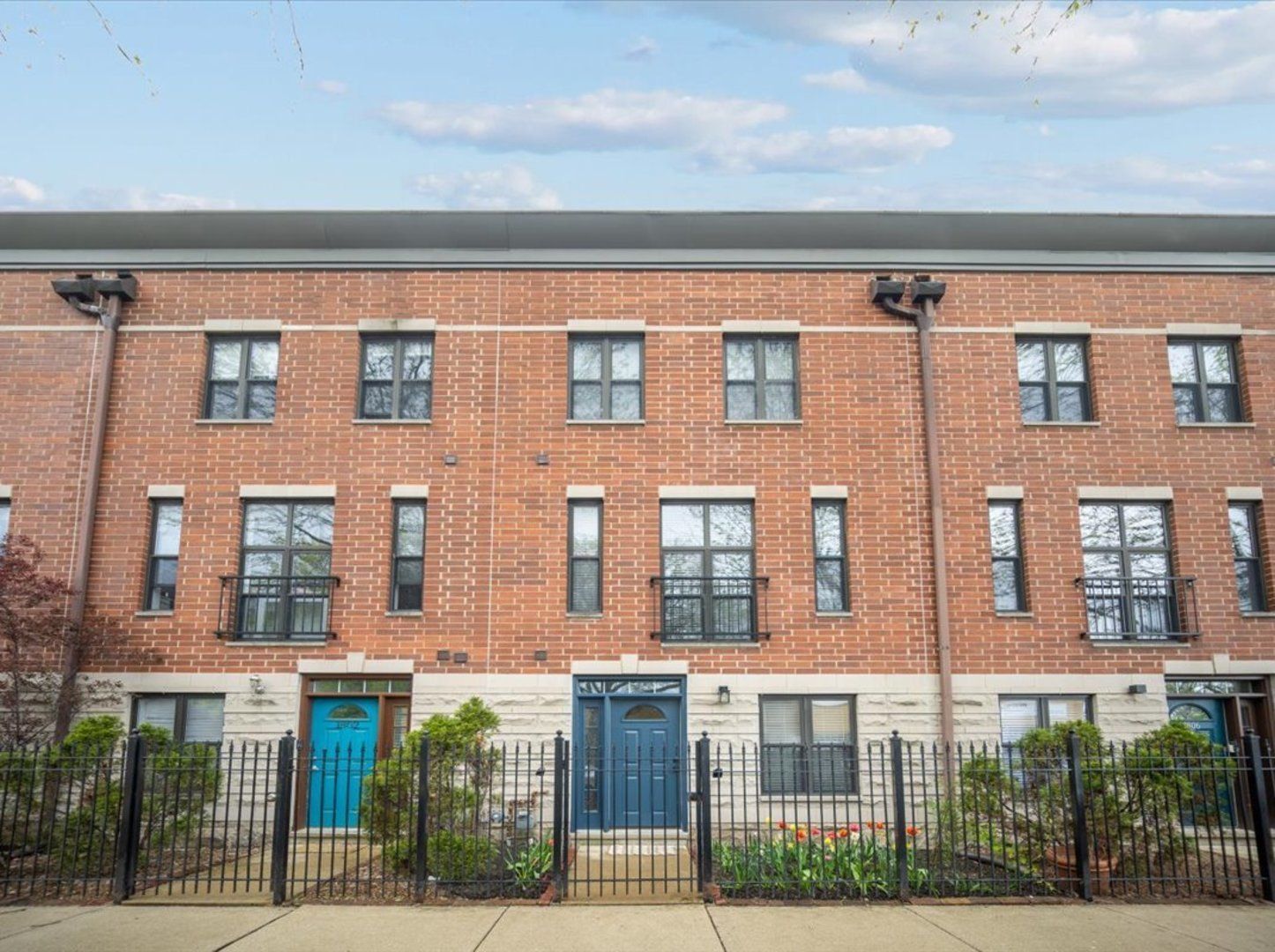 1804 N SPAULDING Avenue — Chicago, IL 60647