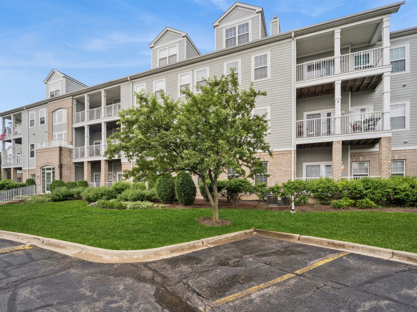 1299 W Lake Street #102 — Addison, IL 60101