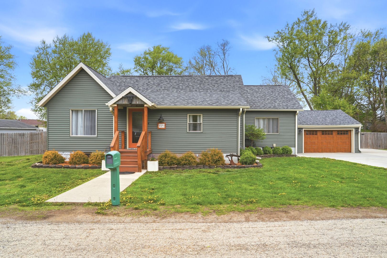 1923 Cummins Street — Dixon, IL 61021