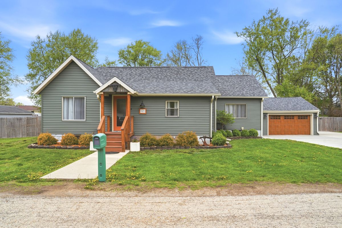 1923 Cummins Street, Dixon, IL 61021