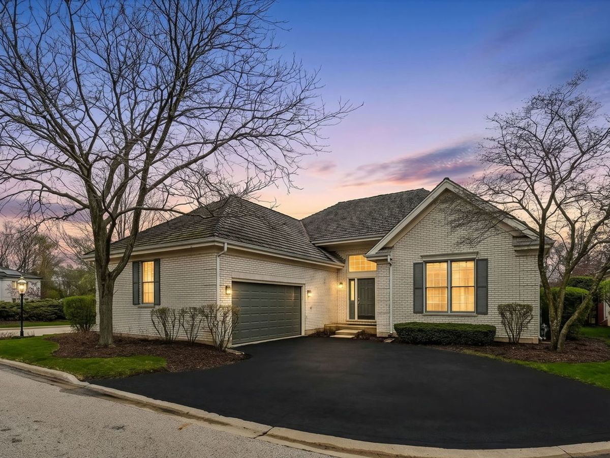 5 Middlesex Court, Lincolnshire, IL 60069