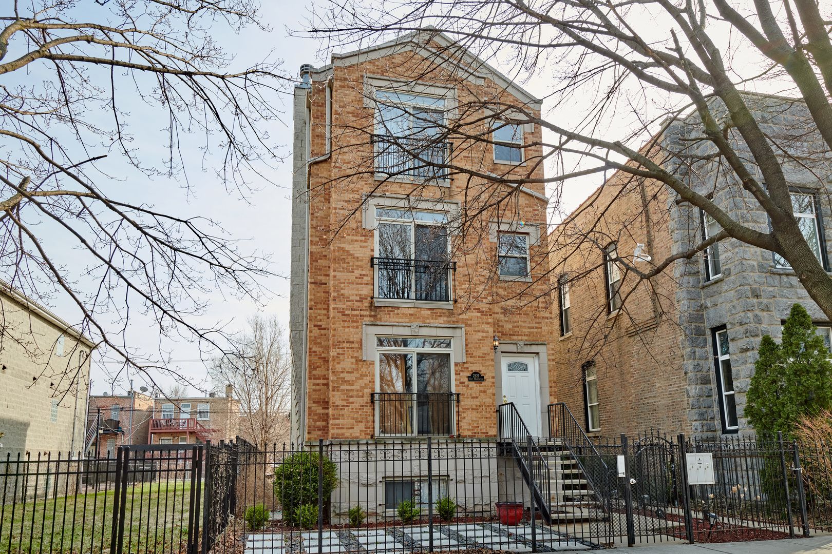 2921 W Washington Boulevard #3 — Chicago, IL 60612