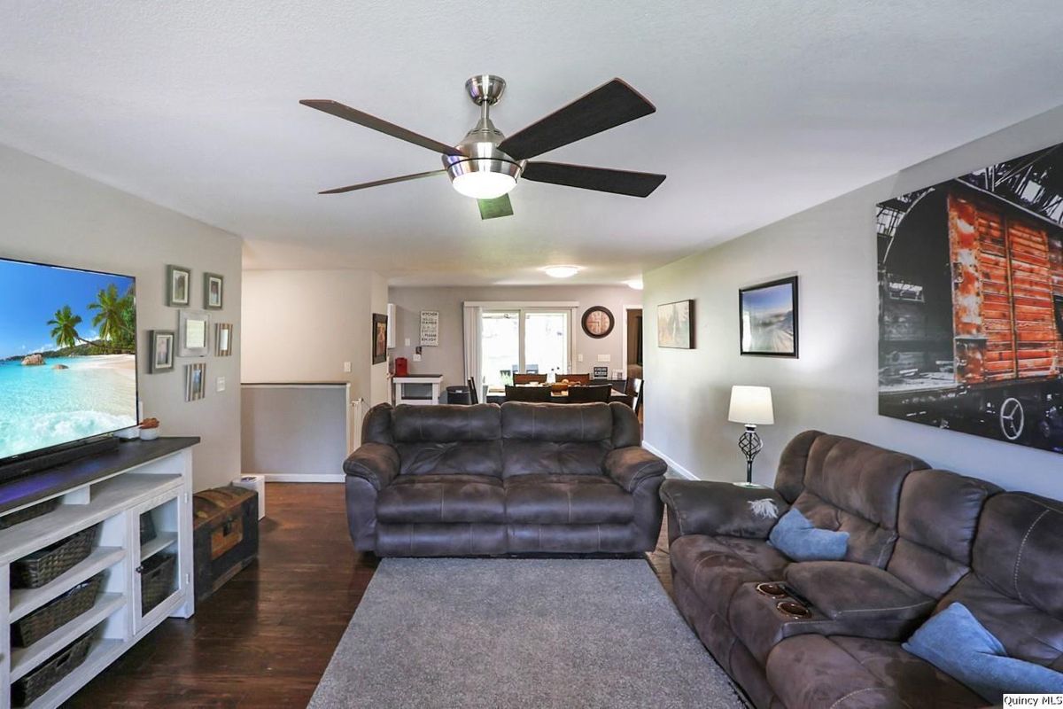 2901 Hayfield Lane, Quincy, IL 62301