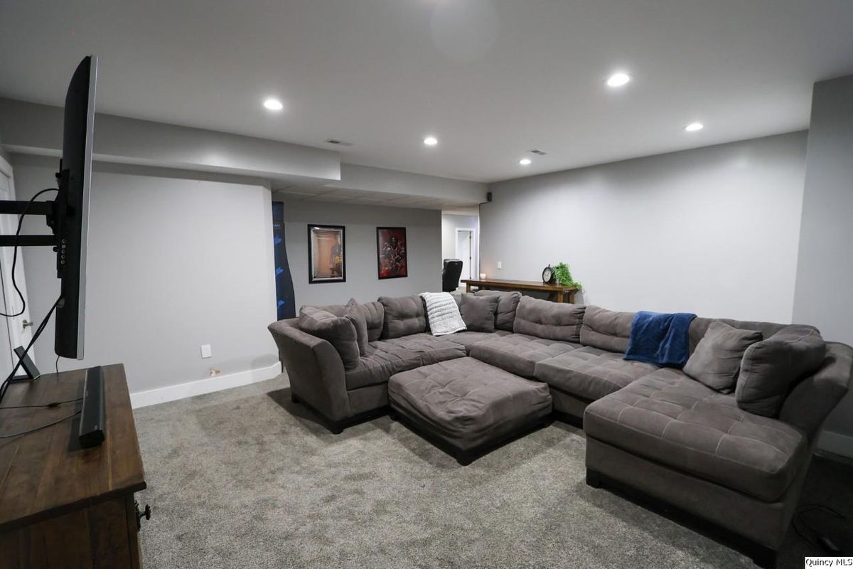 2901 Hayfield Lane, Quincy, IL 62301