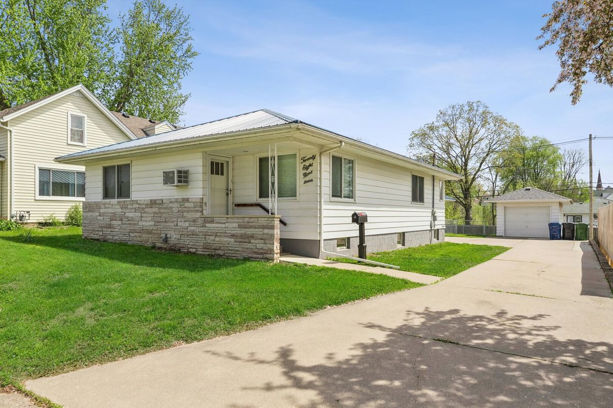 2819 3rd Street, Clinton, IA 52732