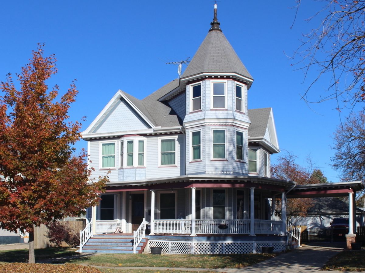 411 Main Street, Clinton, IL 61727