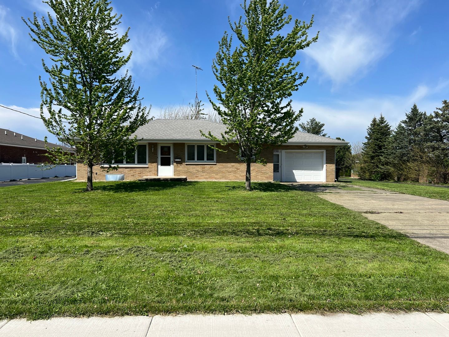 1390 E. Division Street — Diamond, IL 60416
