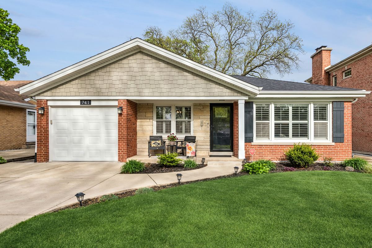 741 Lincoln Avenue, Park Ridge, IL 60068
