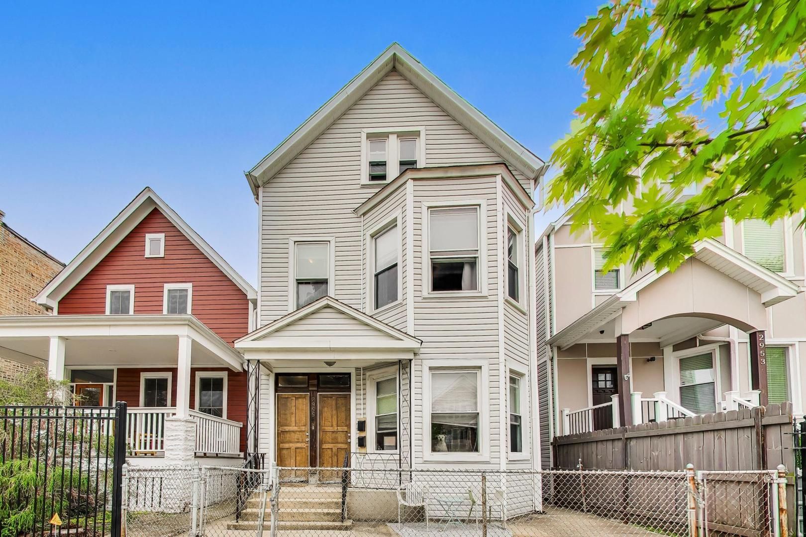 2955 N Gresham Avenue — Chicago, IL 60618
