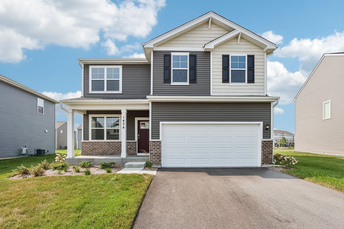 2653 Camelback Drive, Pingree Grove, IL 60140