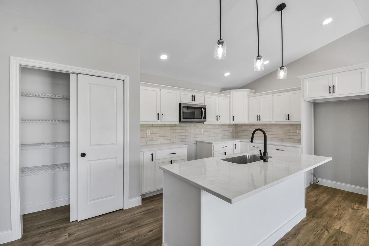 704 Cates Drive, Mahomet, IL 61853