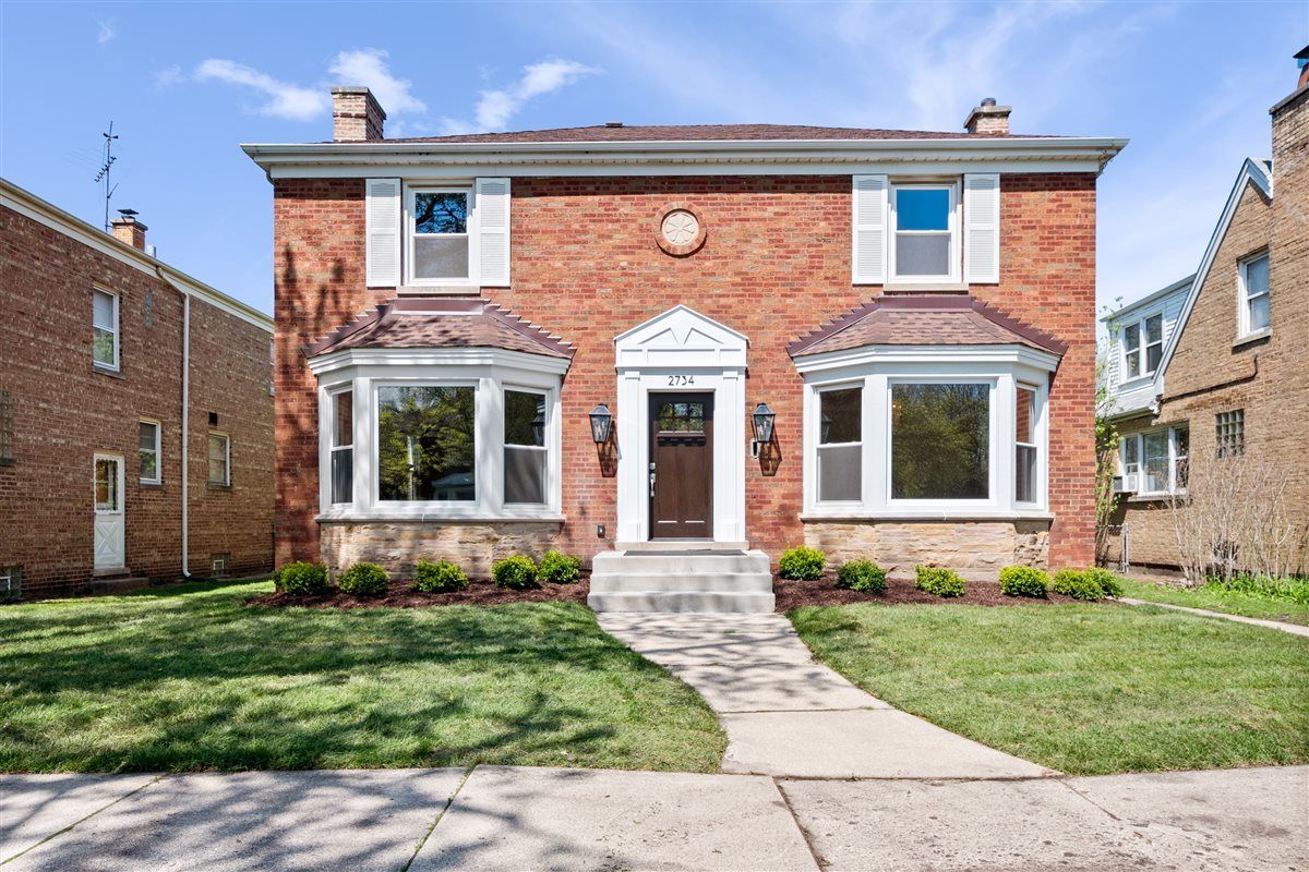2734 W Fargo Avenue — Chicago, IL 60645