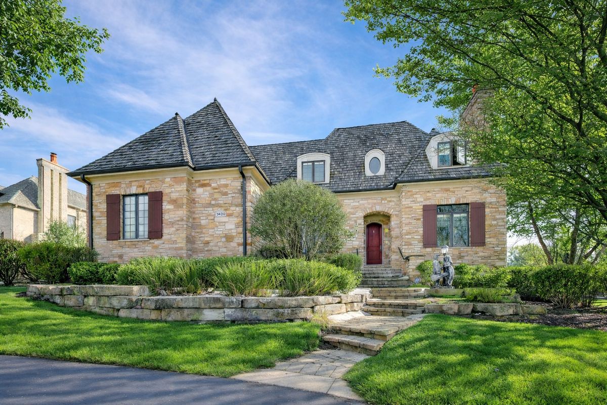 1420 Longwood Drive, Bull Valley, IL 60098