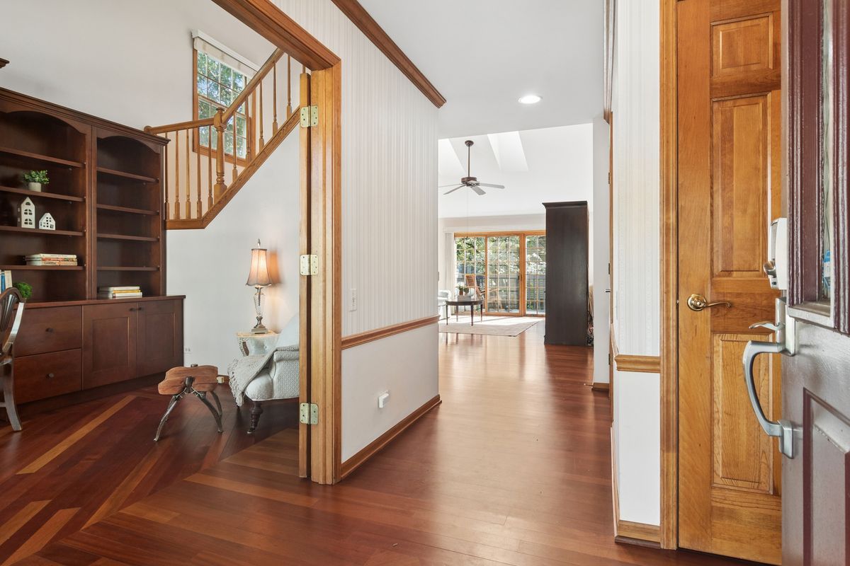 525 Cherbourg Drive, Buffalo Grove, IL 60089