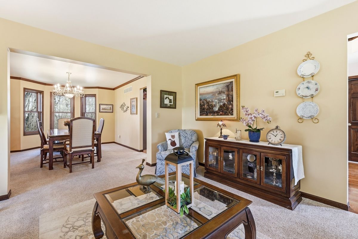 1967 E Cross Road, Galena, IL 61036